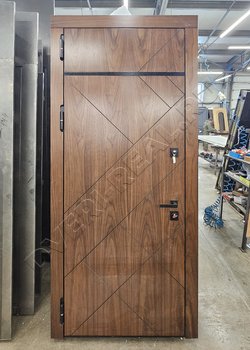 Металлическая дверь с верхней фрамугой